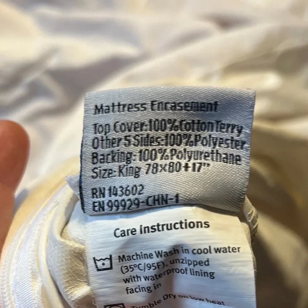 King zippered mattress encasement in box 2
